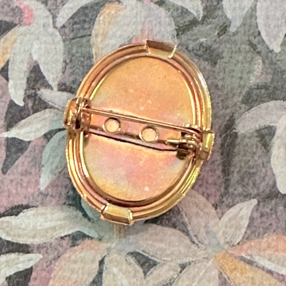Vintage Mid-Century Modern Lucite Cameo Brooch/Pin Art Deco Design MCM 60's - Picture 3 of 11